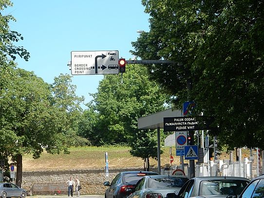 Traffic lights at border