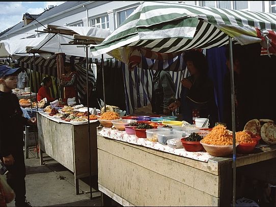 Stände mit Obst