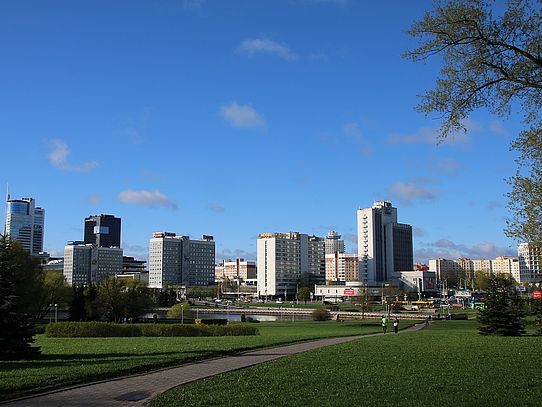 Park und Häuser 