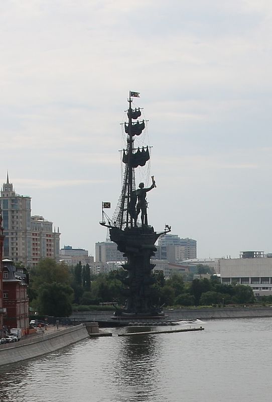 Monument at river 
