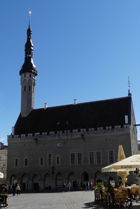 Rathaus mit hohem Turm